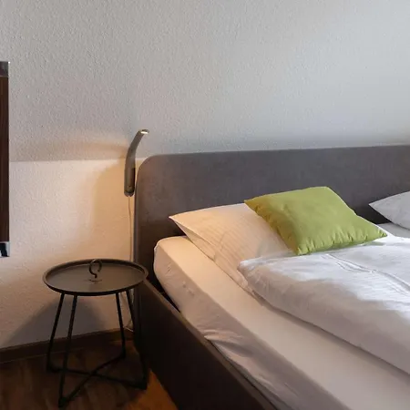 Deichgefluester - An De Warft * Büsum