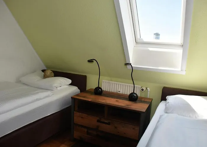 Deichgefluester - An De Warft * Büsum