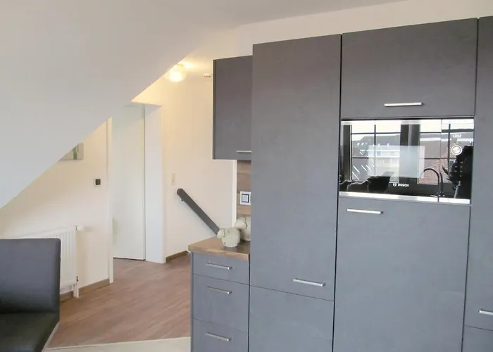 Deichgefluester - An De Warft * Büsum